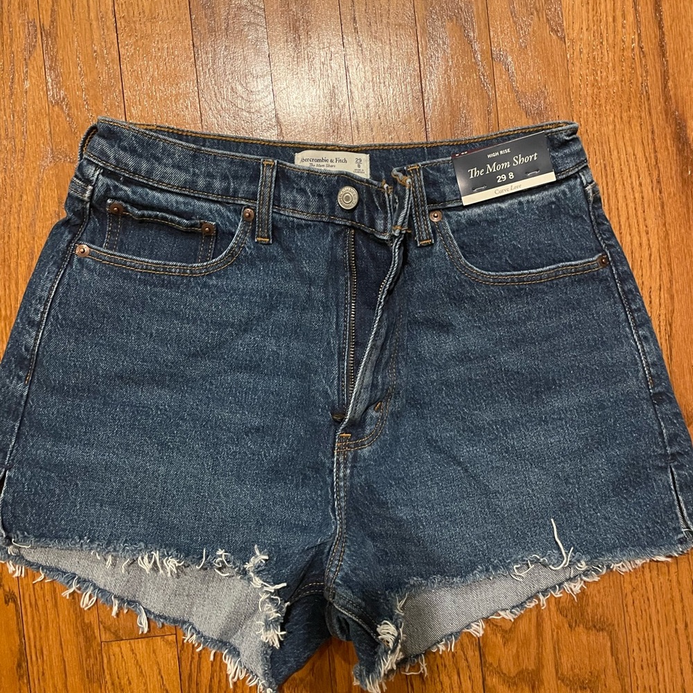 Abercrombie Curve Love high rise “the mom” short. Dark wash.